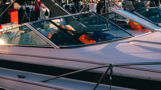 close-up-photography-of-white-boat-1117451