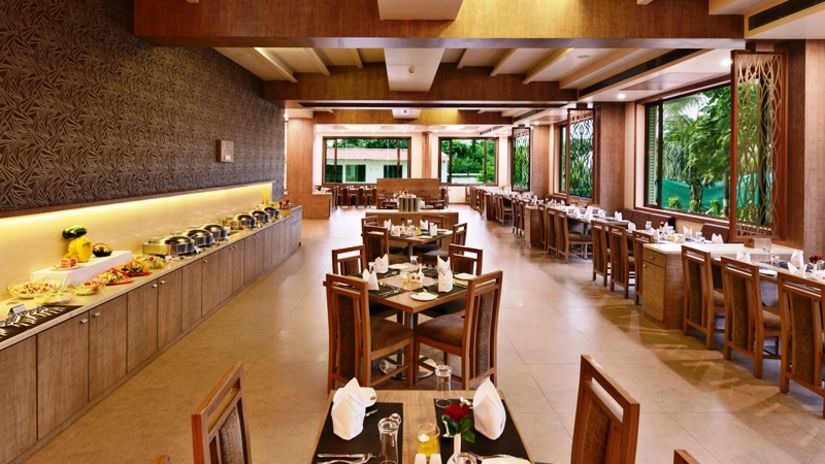 Restaurant in Sasan Gir, Places to eat in Sasan Gir, Sarovar Portico, Sasan Gir