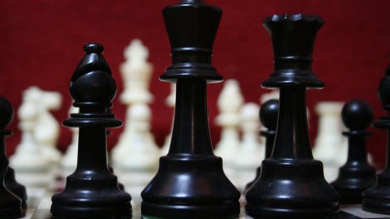 black and white chess pieces