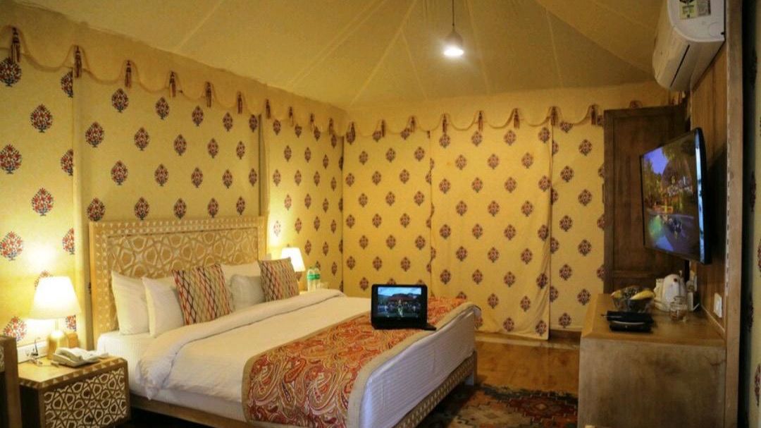 Deluxe Tent - Room