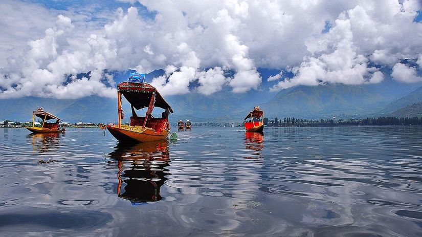 Dal Lake , Hotel RK Sarovar Portico Srinagar