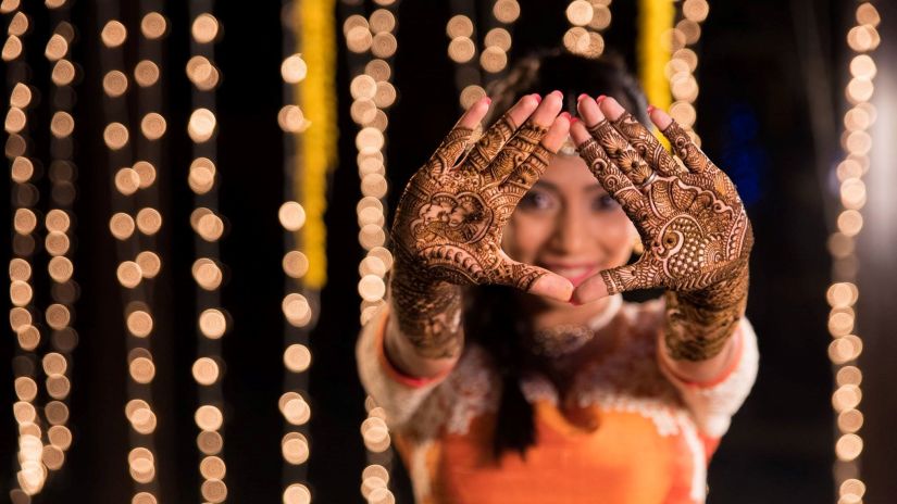 bride showing henna 