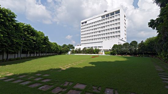 Main Lawn at Club Room at Clarks Avadh