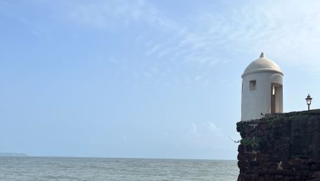 wave crashing against rocks @ Lamrin Ucassaim Hotel, Goa