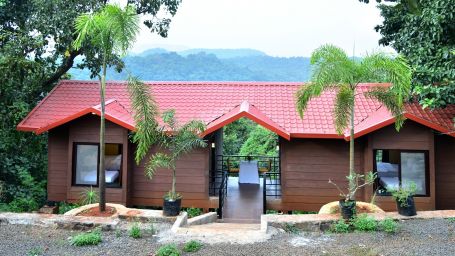 Riverview Luxury Cabin Exterior