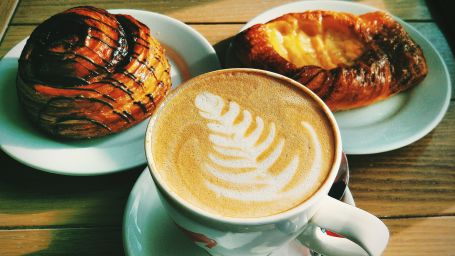 high-angle-view-breakfast-table (2)