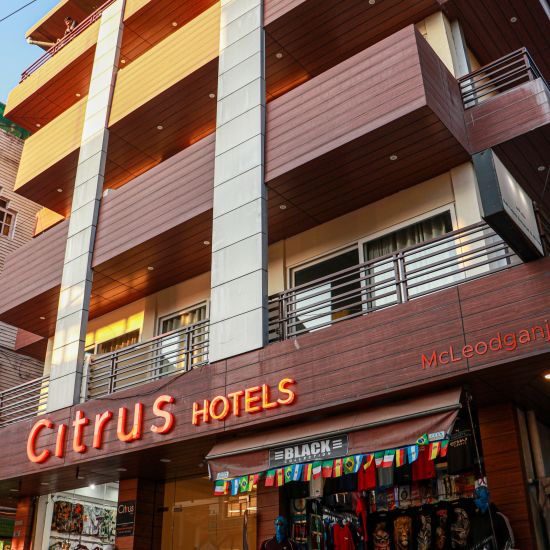 Facade front view of hotel - Citrus Classic McLeodganj