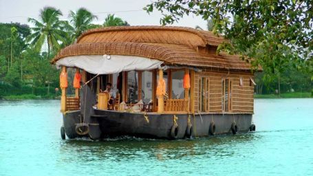 5 - Copy, Houseboats in Alleppey, luxury houseboats in Alleppey, premium houseboats in Alleppey, backwater cruise in Kerala, luxury houseboats in Alleppey, houseboat cruise in Alleppey, best houseboats in Kerala