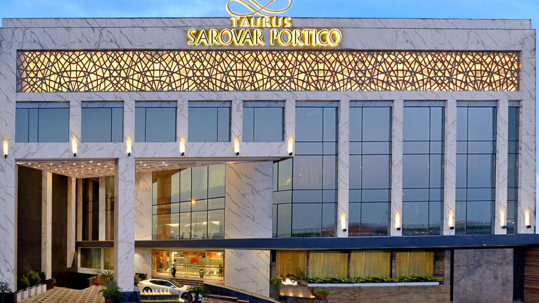 Facade, Taurus Sarovar Portico