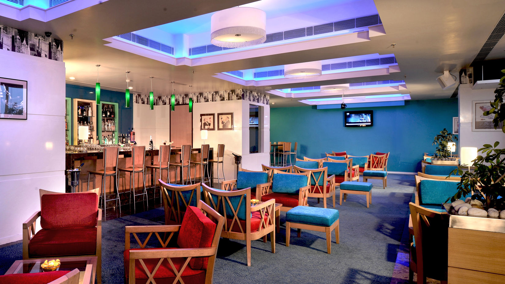 Chill - Lounge Bar in Chandigarh, Hometel Chandigarh