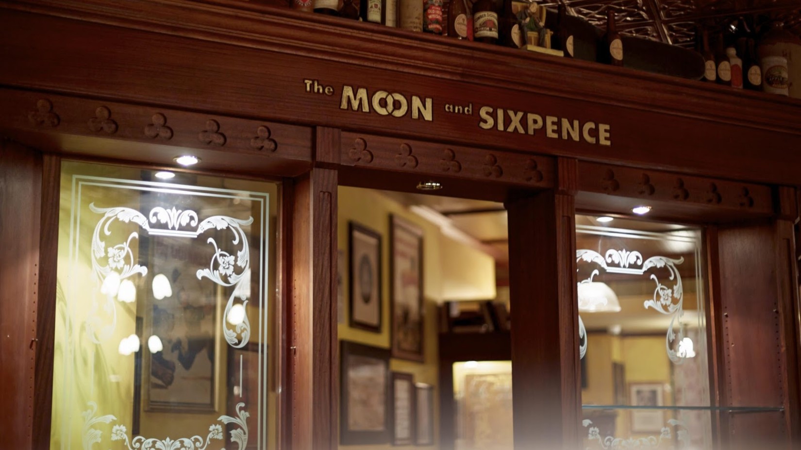 Exterior view of the moon and six pence at Hablis Hotel, Chennai