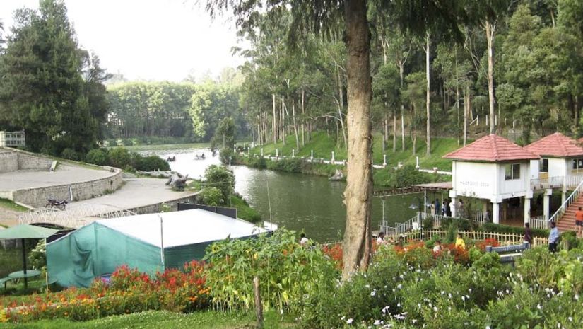 An image of Sim's park with a lake in the centre and view points on either side - Wallwood Garden - 19th Century, Coonoor