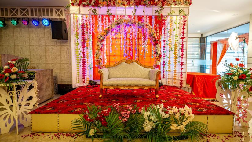 A front view of a stage decorated with flowers | Sun Park Hotel & Banquet, Chandigarh - Zirakpur