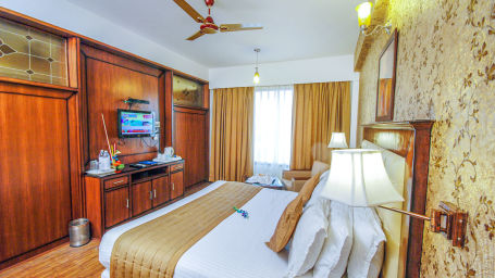 A side view of a room with a bed and TV | Sun Park Hotel & Banquet, Chandigarh - Zirakpur