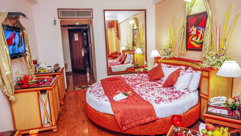 A side view of a room with a round bed and TV | Sun Park Hotel & Banquet, Chandigarh - Zirakpur