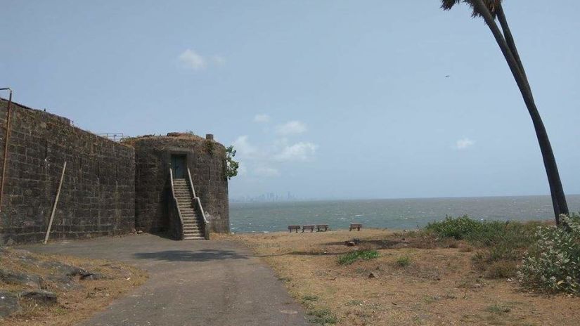 Madh Fort right beside the beach