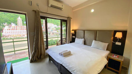 Side angle view of Standard Room with plush bed - Kunwar Residency 