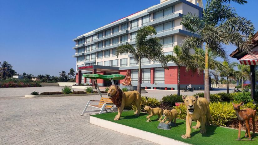 A picture of our expansive hotel from the outside, adorned with animal statues at the front