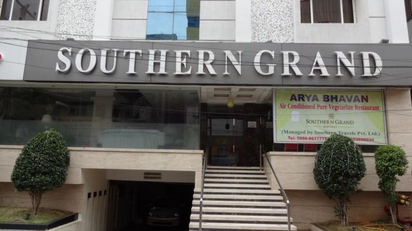 Hotel Southern Grand  34426630