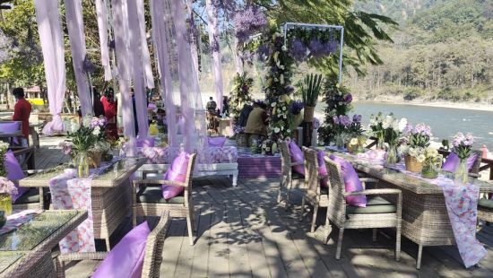 alt-text A lavender themed dining area next to a lake