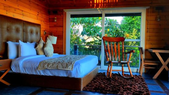 the bed and the chair at the presidential suite in Cherrapunji 1