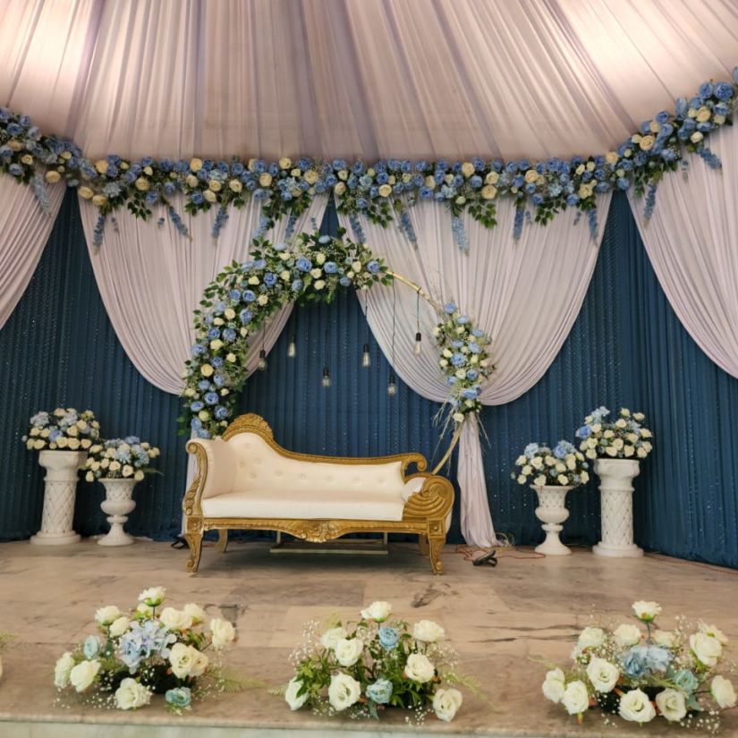 A beautiful weddings venue with a white sofa in the middle