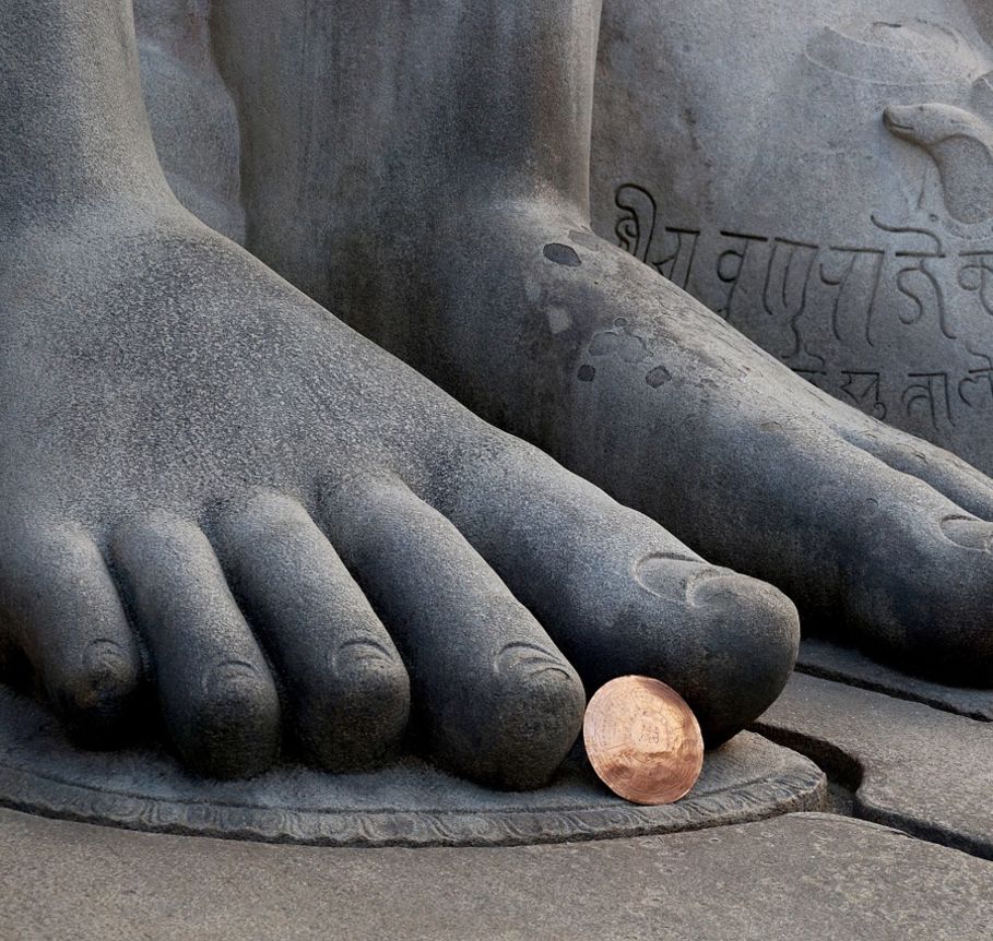 feet-of-bahubali-statue-Lord- Gomateshwara-Temple-Shravanabelagola