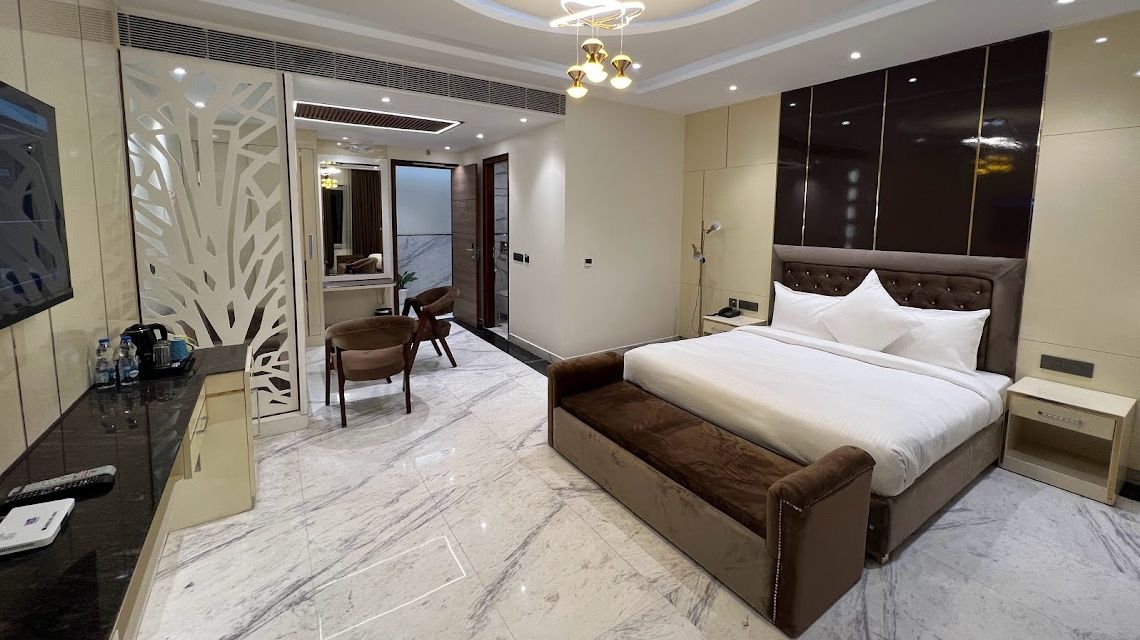 Executive Suite Room-4