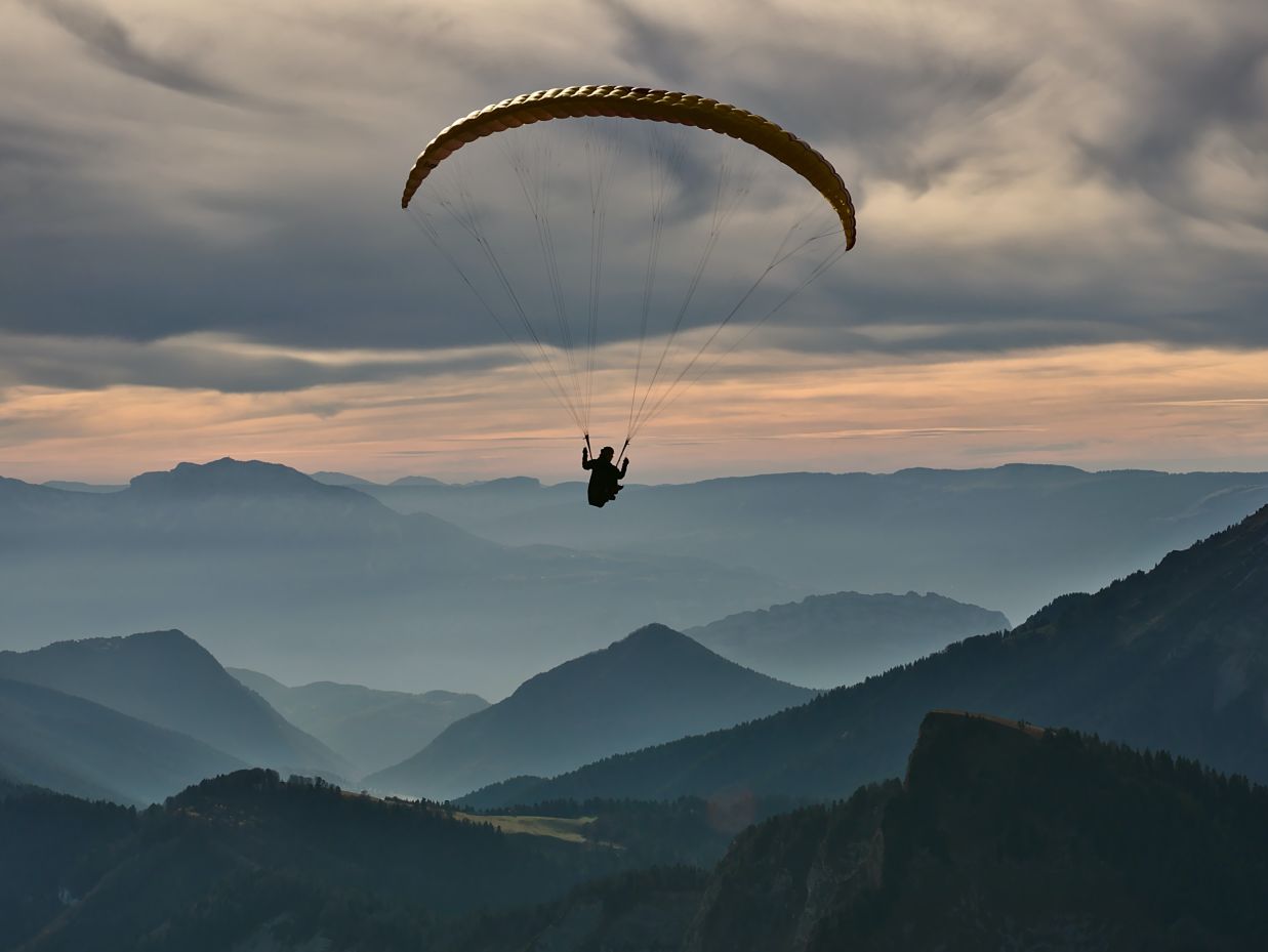 person doing paragliding