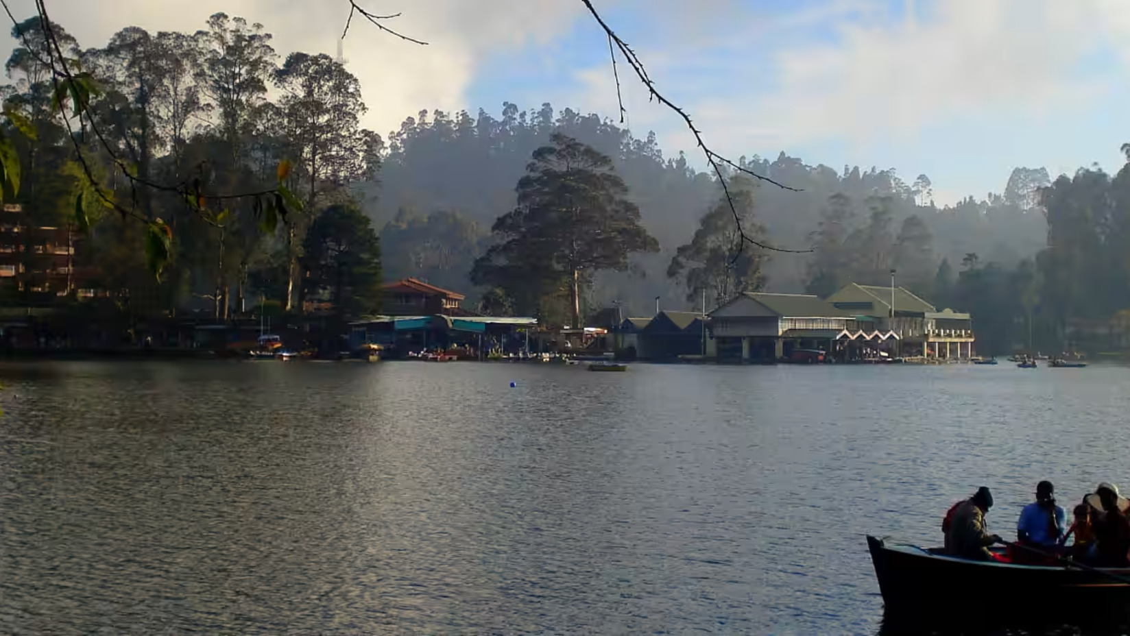 Kodaikanal Lake  The Carlton Kodaikanal  Hotel Near Kodaikanal Lake  Day in Kodaikanal 