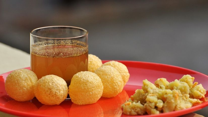 pani puri with the filling and water