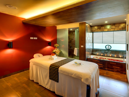 overview of the massage room with massage table at Myra Spa - Spa in Kolkata - Kenilworth Hotel