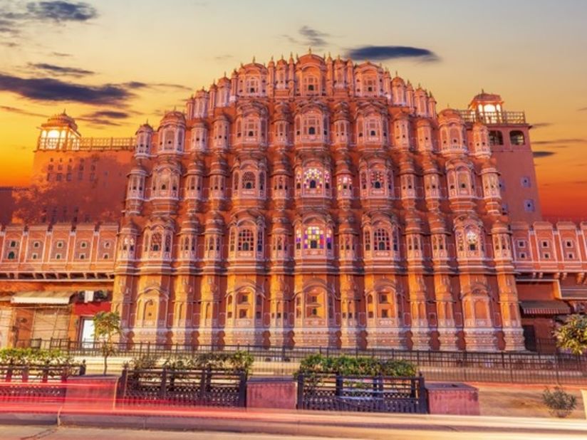 The historical Hawa Mahal of Jaipur  7