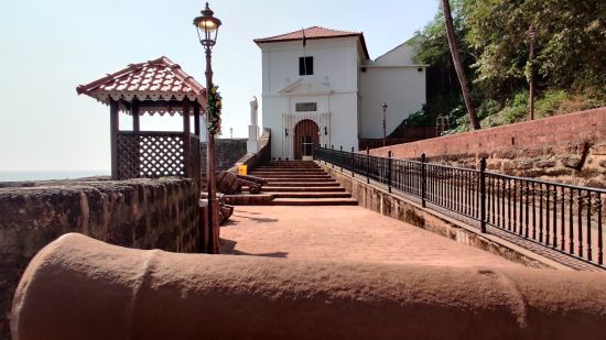 villa facade @ Lamrin Ucassaim Hotel, Goa