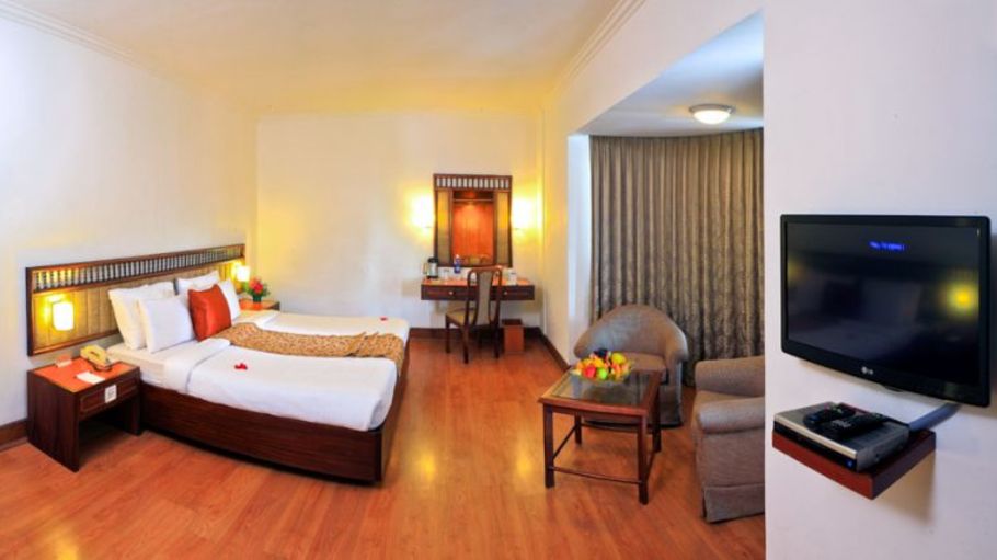 stay in Kochi, suite rooms in Kochi, Abad Plaza