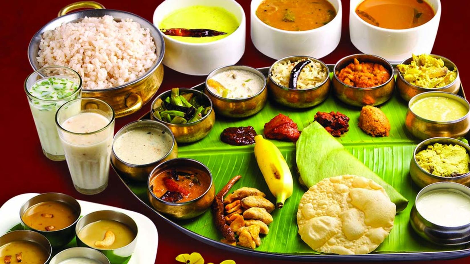 Sadhya-Famous-Food-in-Kerala