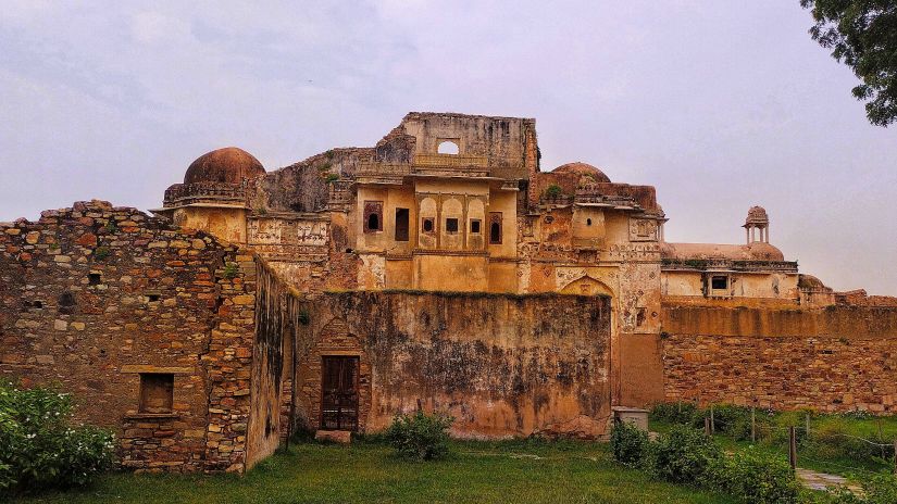 Front view of Dadhikar Fort, Alwar