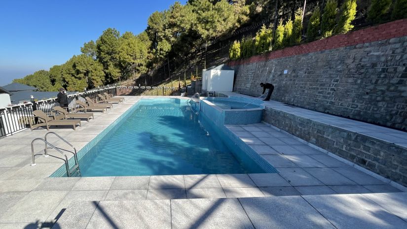 Rosetum Kasauli - Swimming pool at the terrace