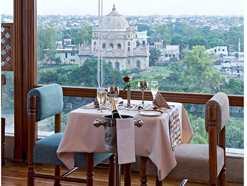 restaurants in Lucknow, Falaknuma Restaurant at Clarks Avadh, hotel near gomti river in Lucknow, Luknow Hotel