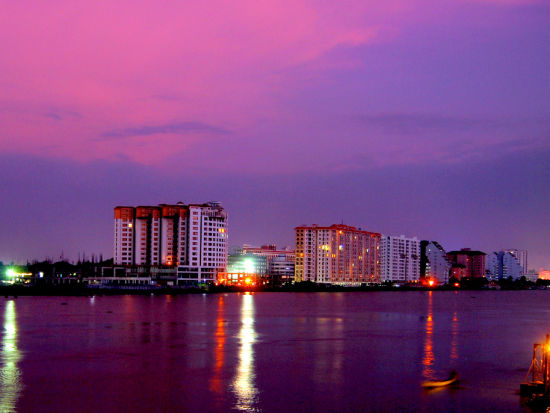 alt-text Marine Drive Kochi Ernakulam Kerala