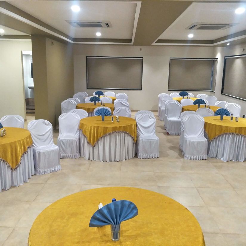 Cluster arrangement of seats in the Banquet Hall | Kyriad Hotel, Solapur