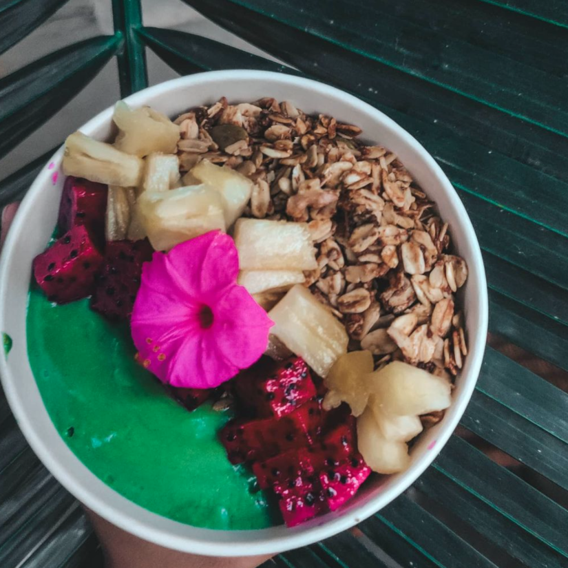 Breakfast bowl with granola