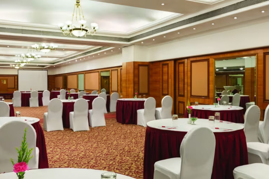alt-text Concord Banquet Hall at Hotel Ramada Plaza Palm Grove Juhu Beach Mumbai, 5 Star Banquets in Juhu Mumbai 2dkd