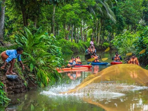 kumarakom activities canal tour