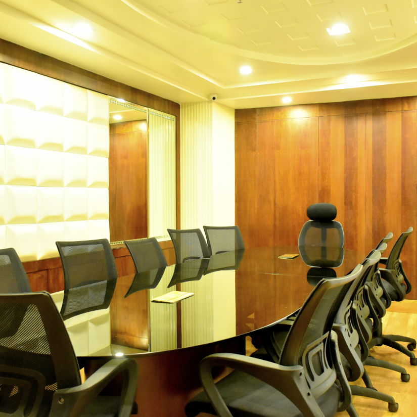 A full view of boardroom with a table surrounded by chairs | Hotel City Inn, Varanasi