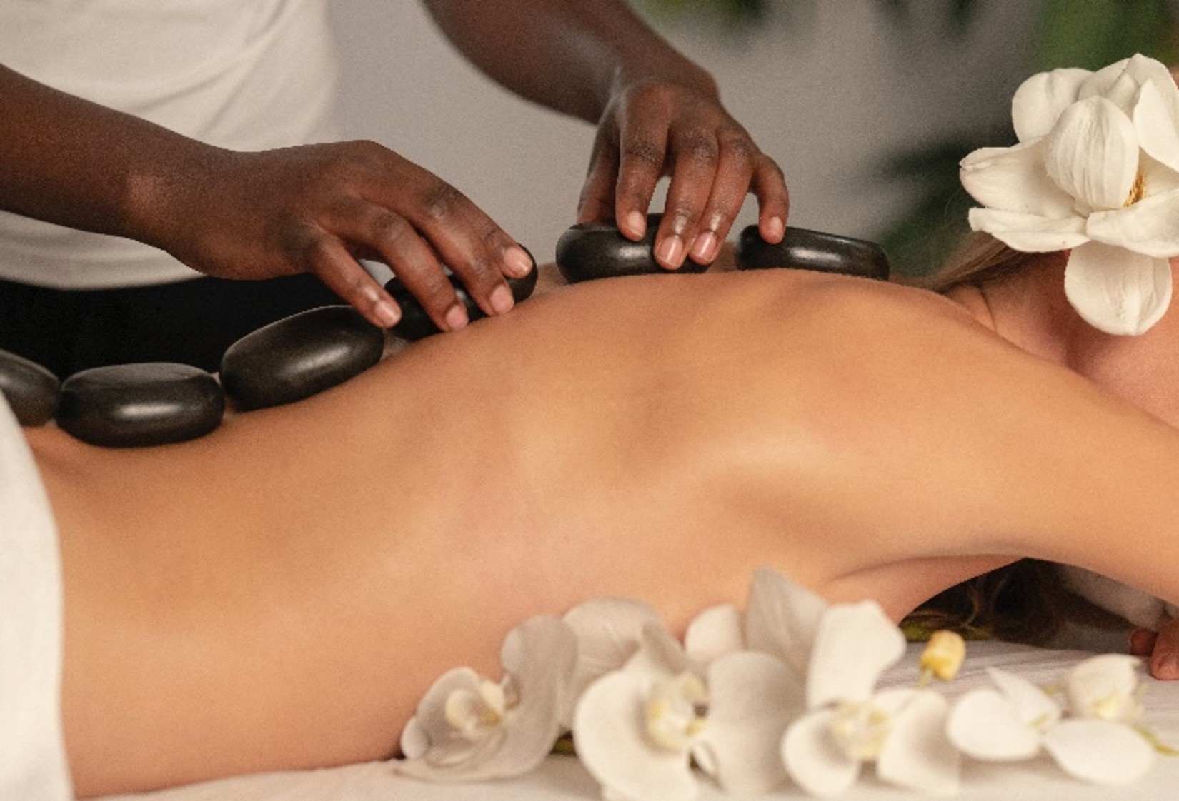 Hot stone massage for rejuvenation