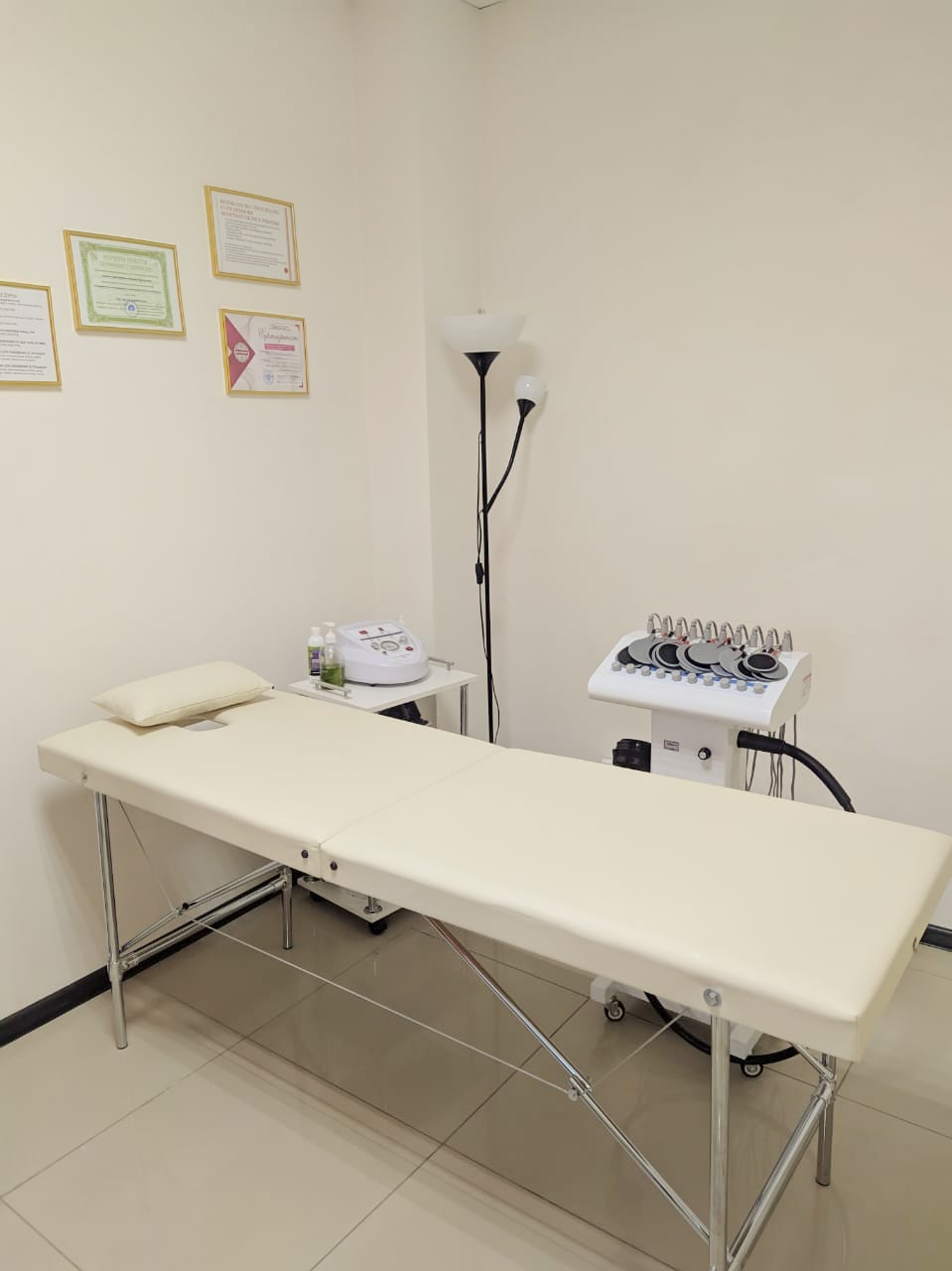 interior-Студия-красоты-IVA-STUDIO--in-lakki-crm