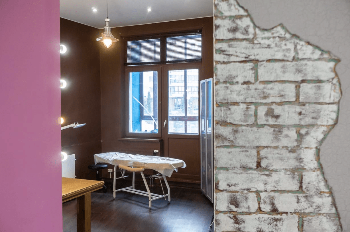 interior-Салон-красоты-Frau-beauty-Salon--in-lakki-crm