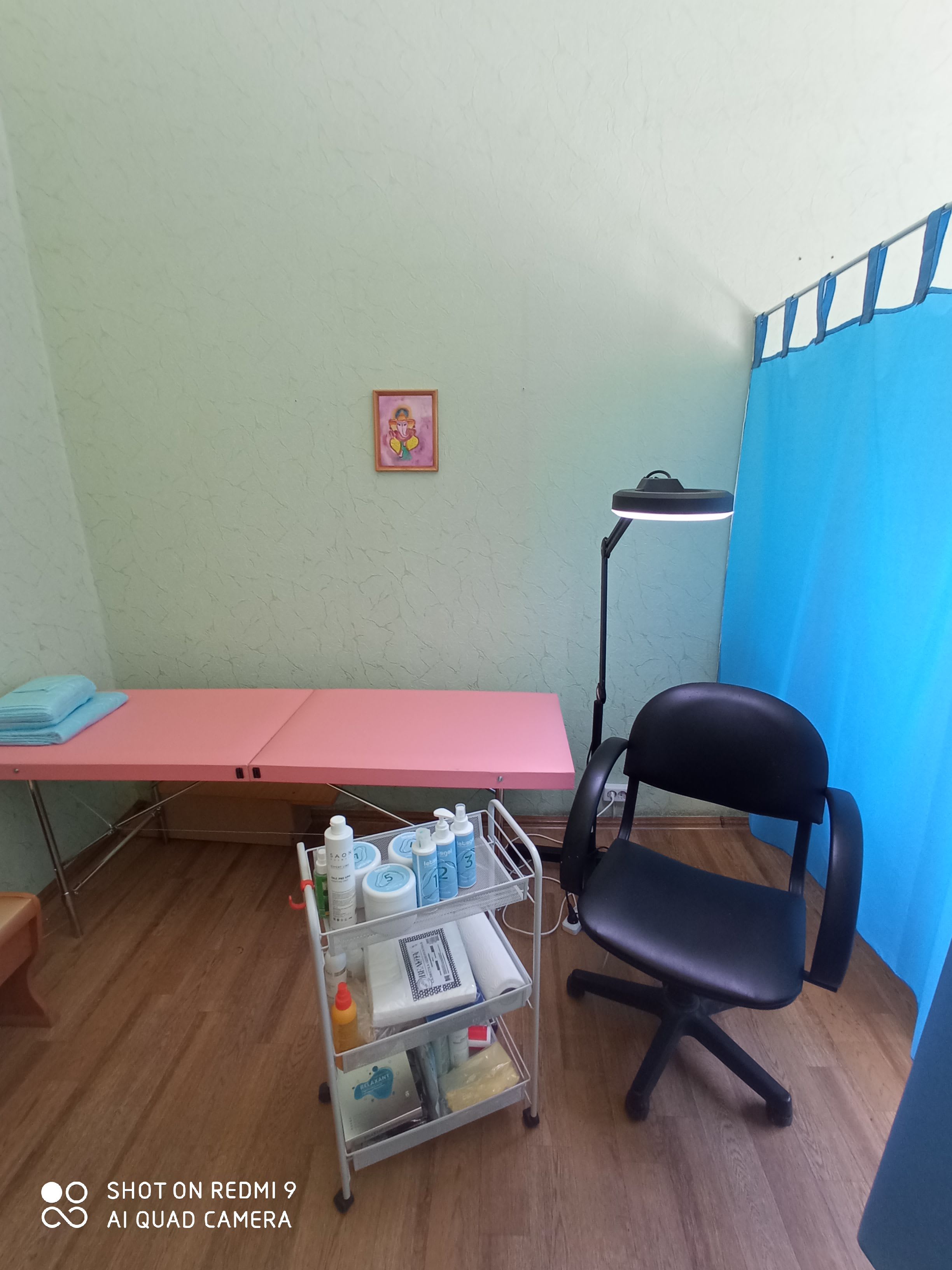 interior-Кабинет-эстетики-Гелевая-депиляция-in-lakki-crm