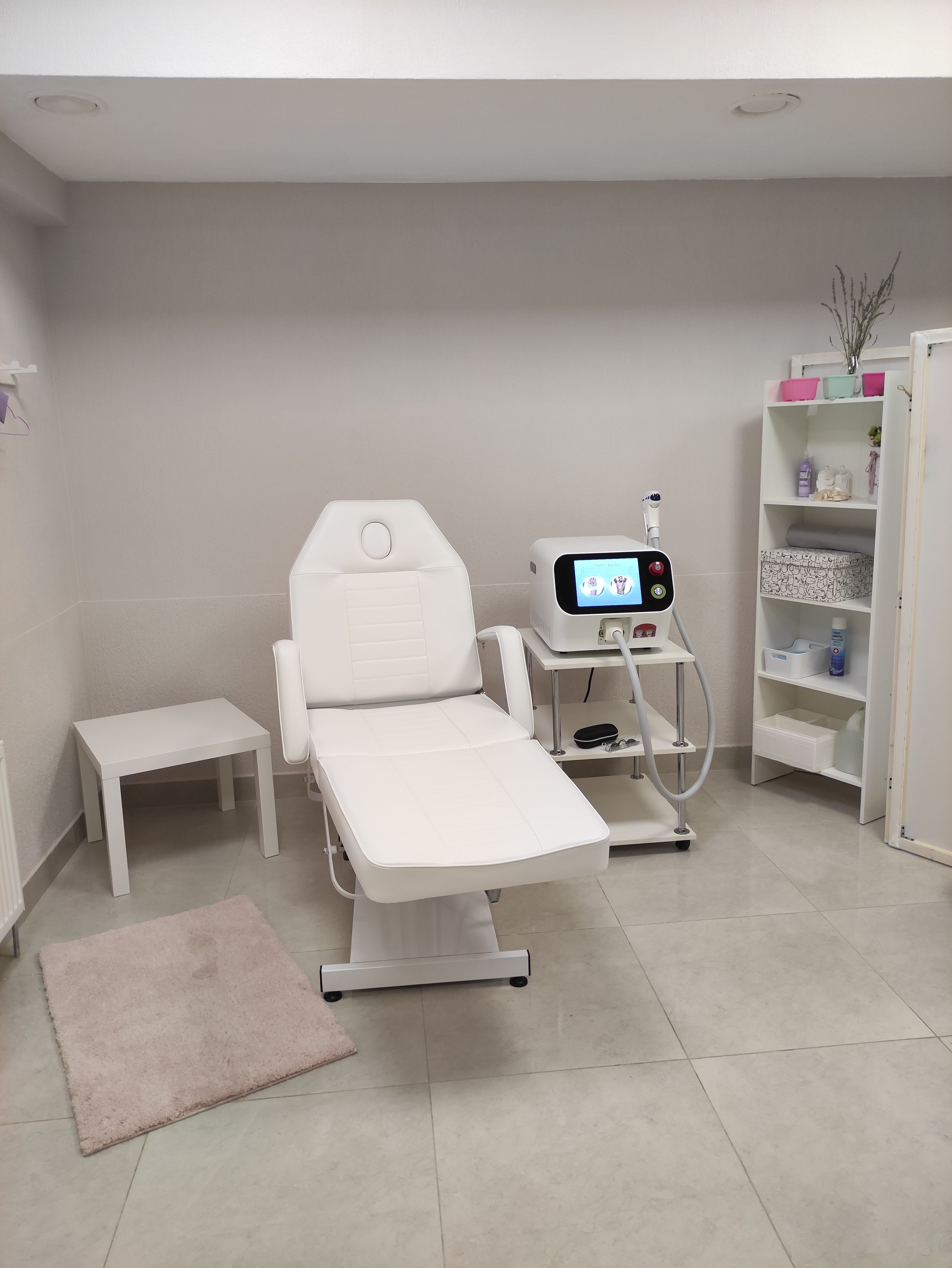 interior-Студия-лазерной-эпиляции-EL'KA-in-lakki-crm